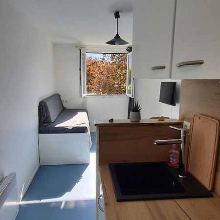 Studio Dans Residence Gauguin Pour Location Courte Duree Et Etudiants Parking Gratuit Gieres Room photo