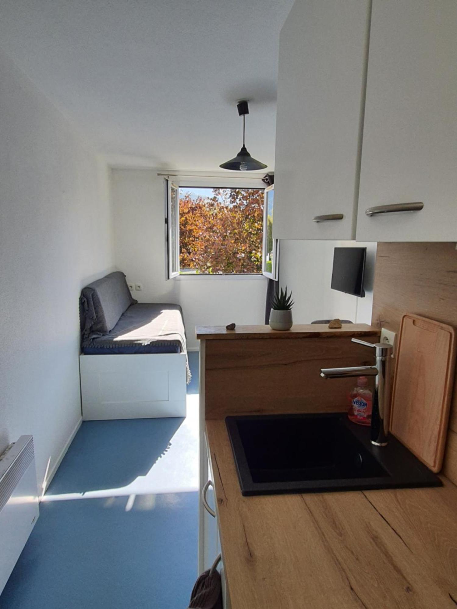 Studio Dans Residence Gauguin Pour Location Courte Duree Et Etudiants Parking Gratuit Gieres Room photo